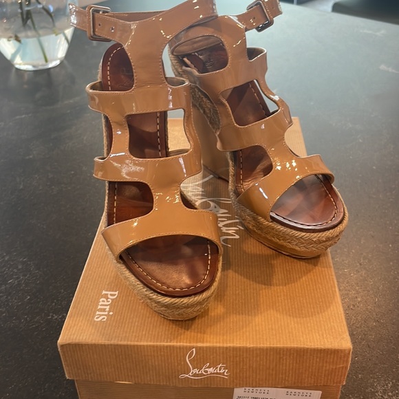 Gorgeous Christian Louboutin Salamanca 120 patent wedges - Picture 2 of 9